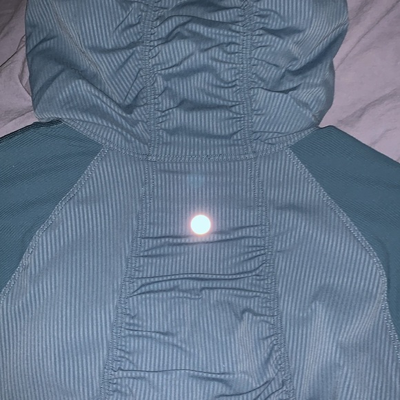 Lululemon- Like New - Sz 10- Dance Studio Jacket III- Reversible- Blue Petrol - Picture 10 of 16